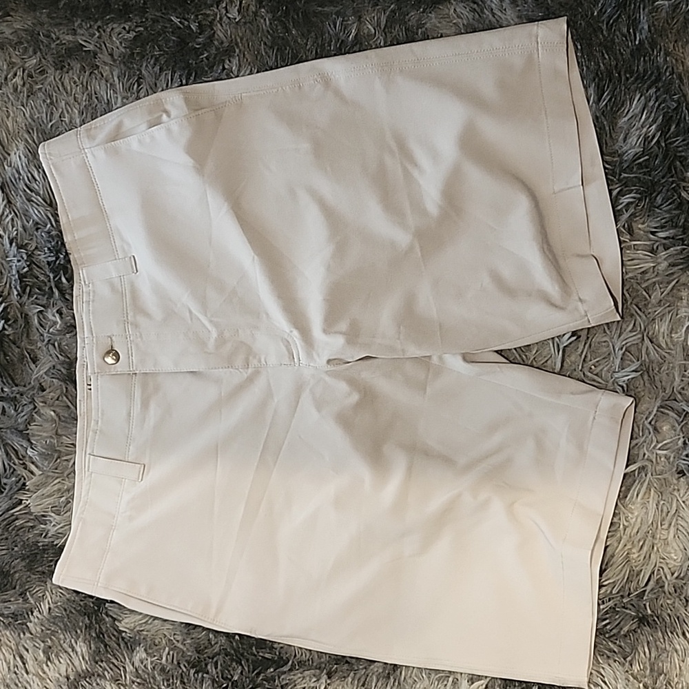 Mens Shorts. Color Beige and Navy.